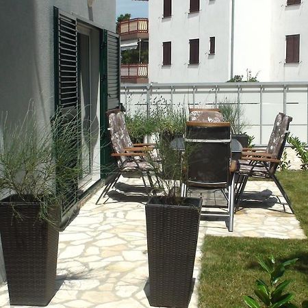Apartments Eva Malinska Bilik gambar