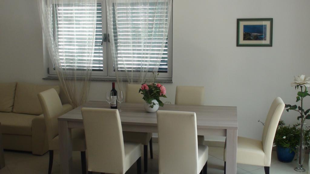 Apartments Eva Malinska Bilik gambar