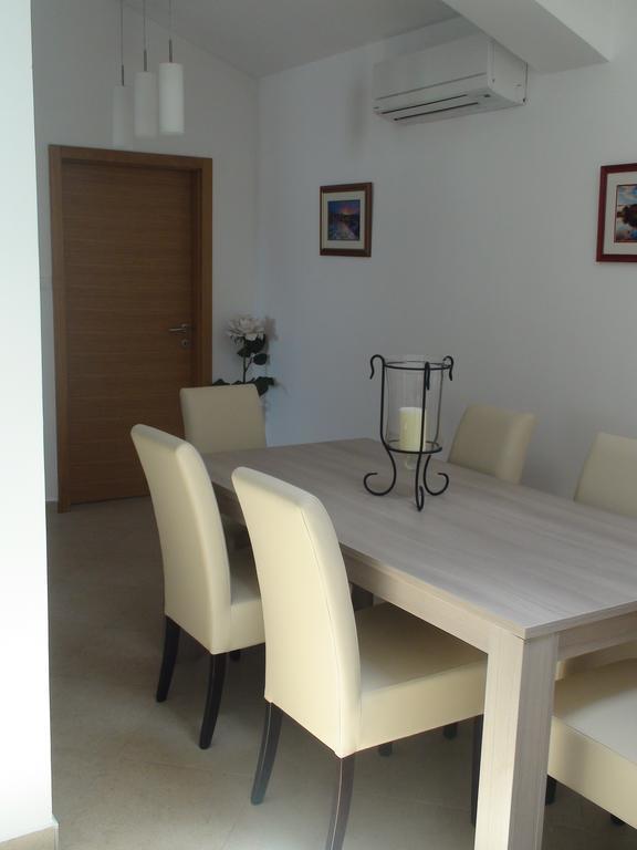 Apartments Eva Malinska Bilik gambar