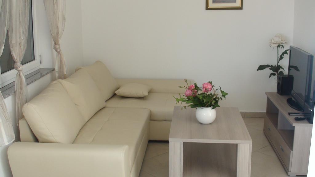 Apartments Eva Malinska Bilik gambar
